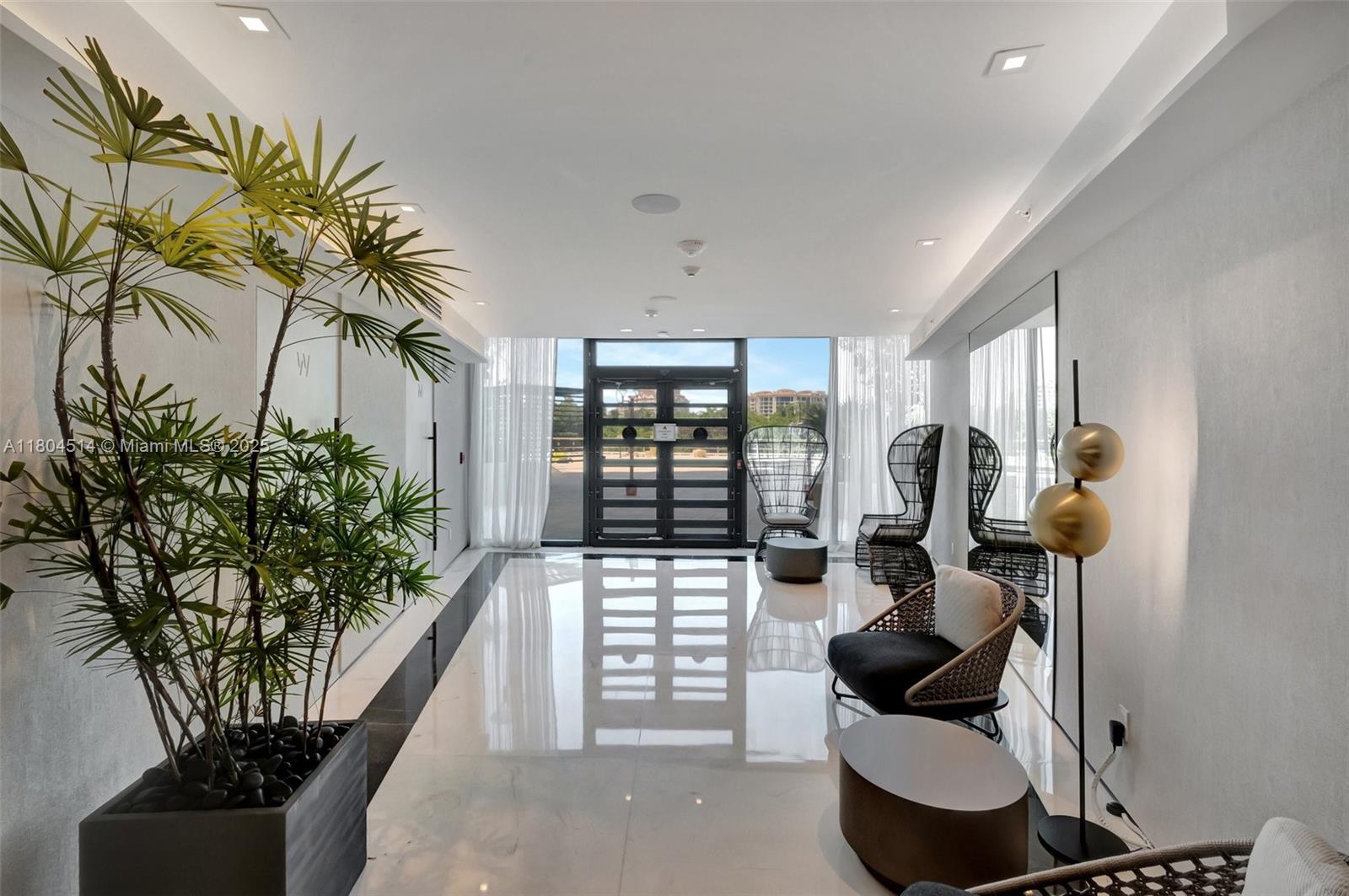 300 S Pointe Dr #2606, Miami Beach FL 33139