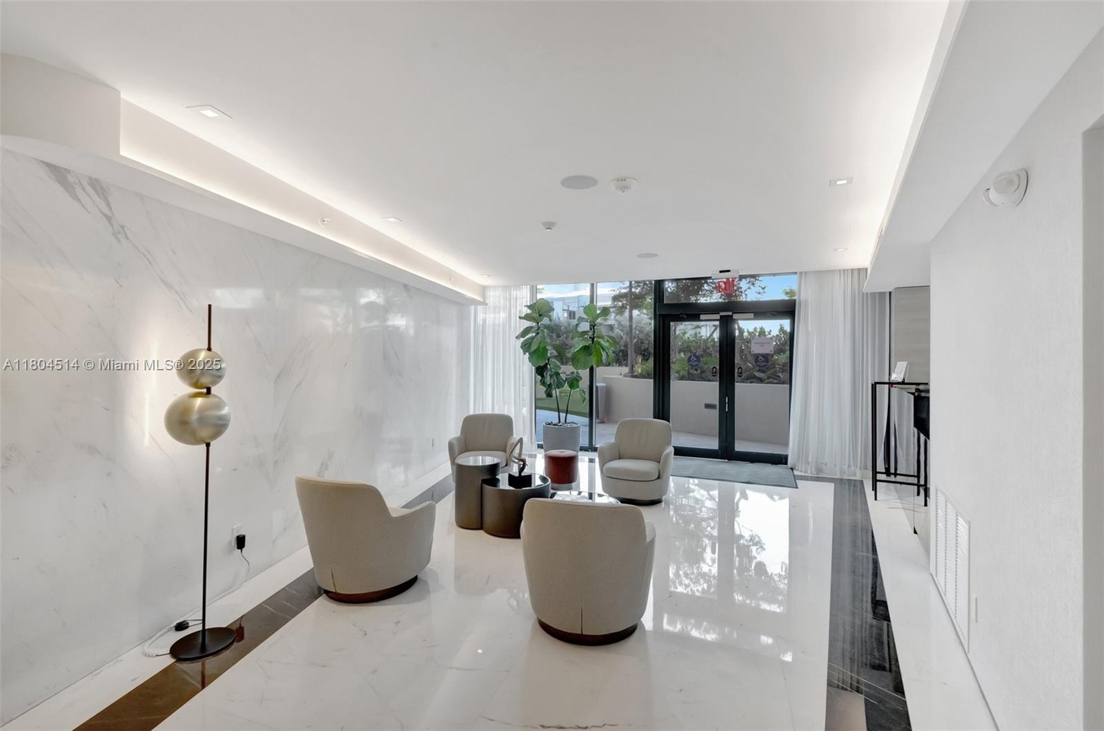 300 S Pointe Dr #2606, Miami Beach FL 33139