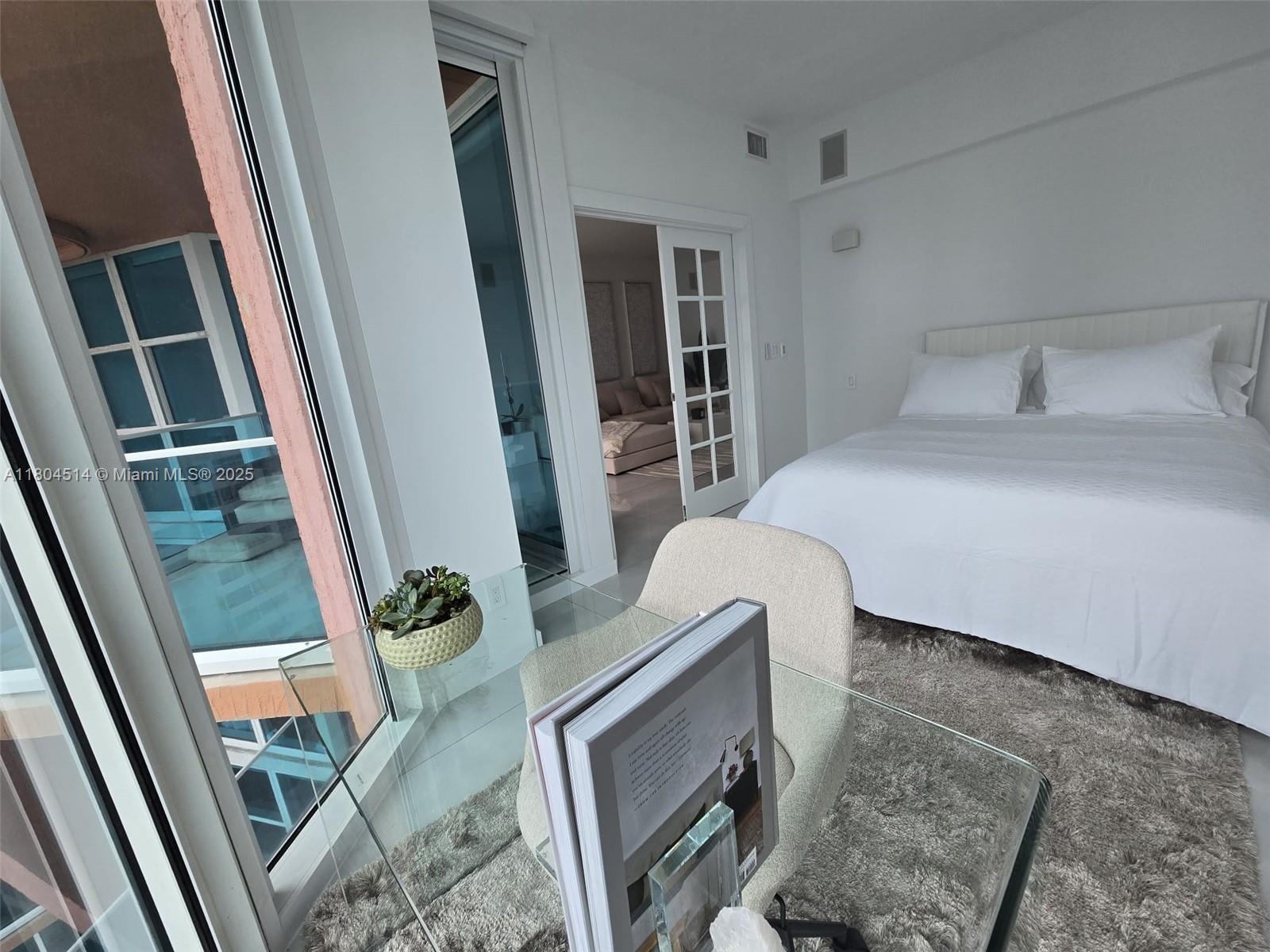 300 S Pointe Dr #2606, Miami Beach FL 33139