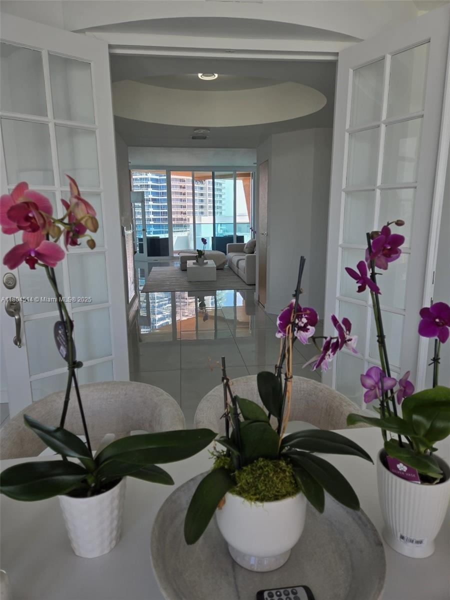300 S Pointe Dr #2606, Miami Beach FL 33139