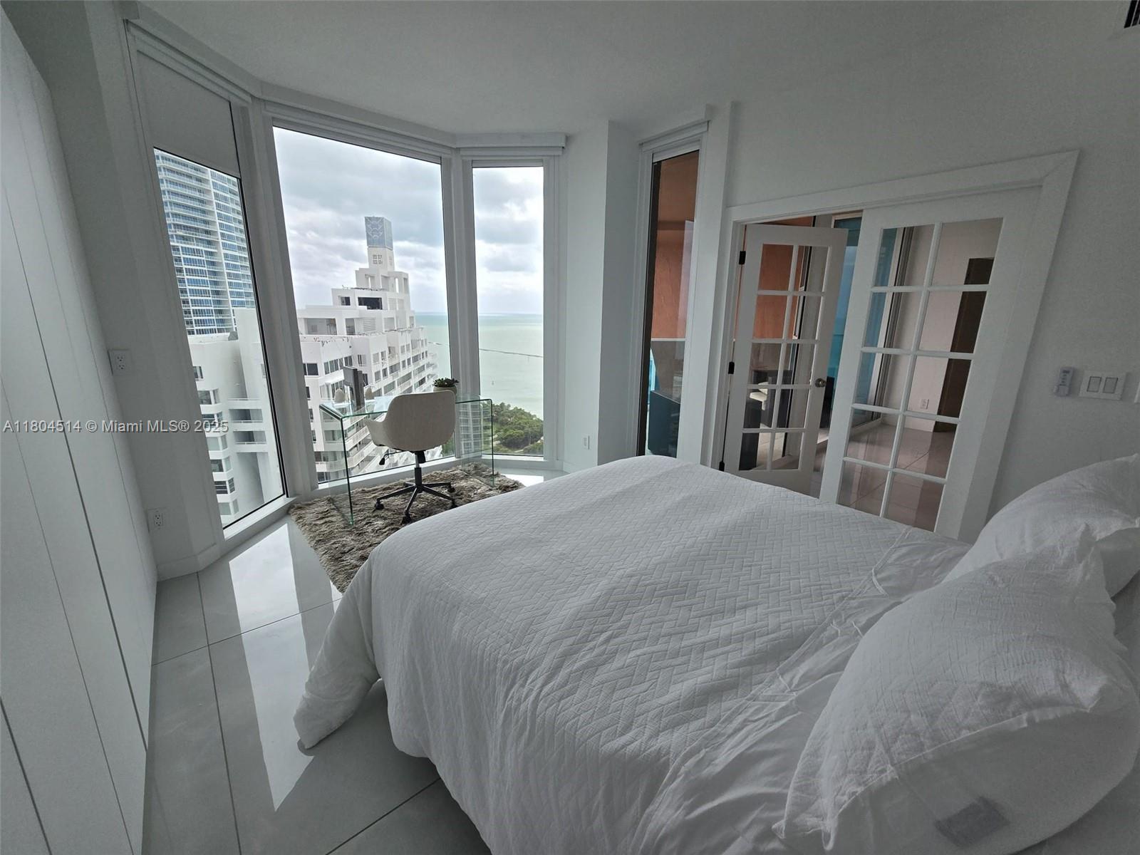 300 S Pointe Dr #2606, Miami Beach FL 33139
