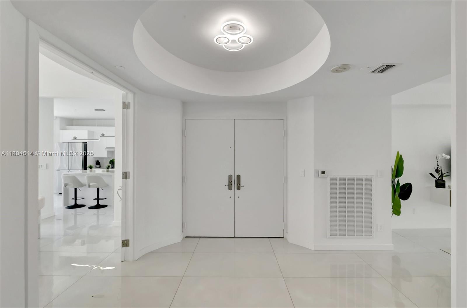 300 S Pointe Dr #2606, Miami Beach FL 33139