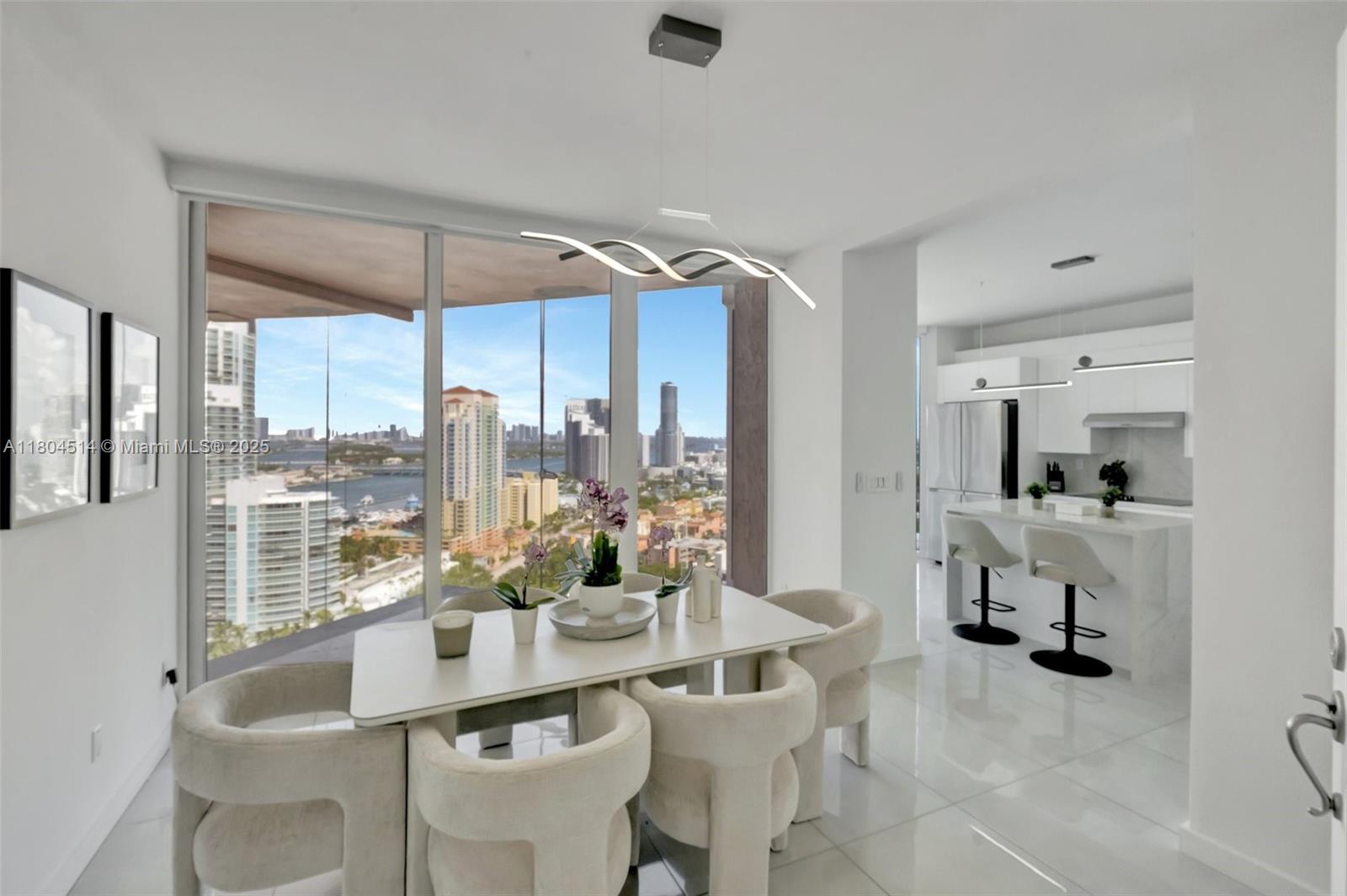 300 S Pointe Dr #2606, Miami Beach FL 33139