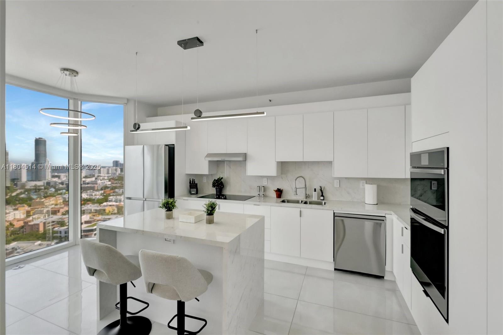 300 S Pointe Dr #2606, Miami Beach FL 33139