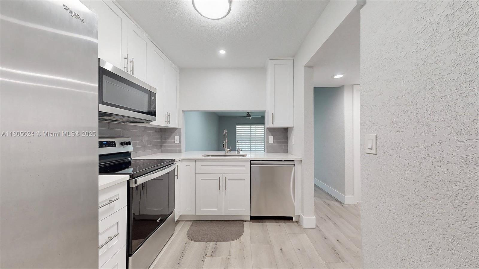 15805 W Waterside Cir #202, Sunrise, Florida image 23