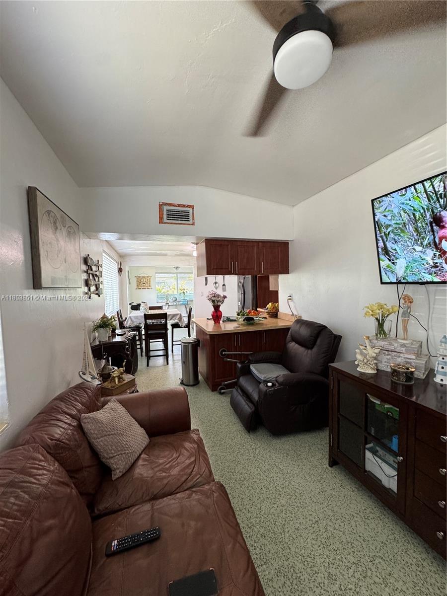 554 SW 7th St, Florida City, Florida image 9