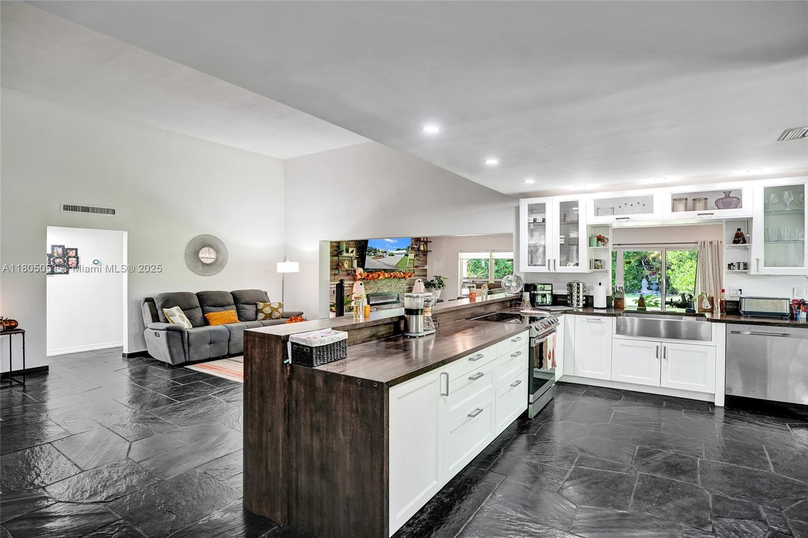 5709 Bamboo Cir, Tamarac, Florida image 10