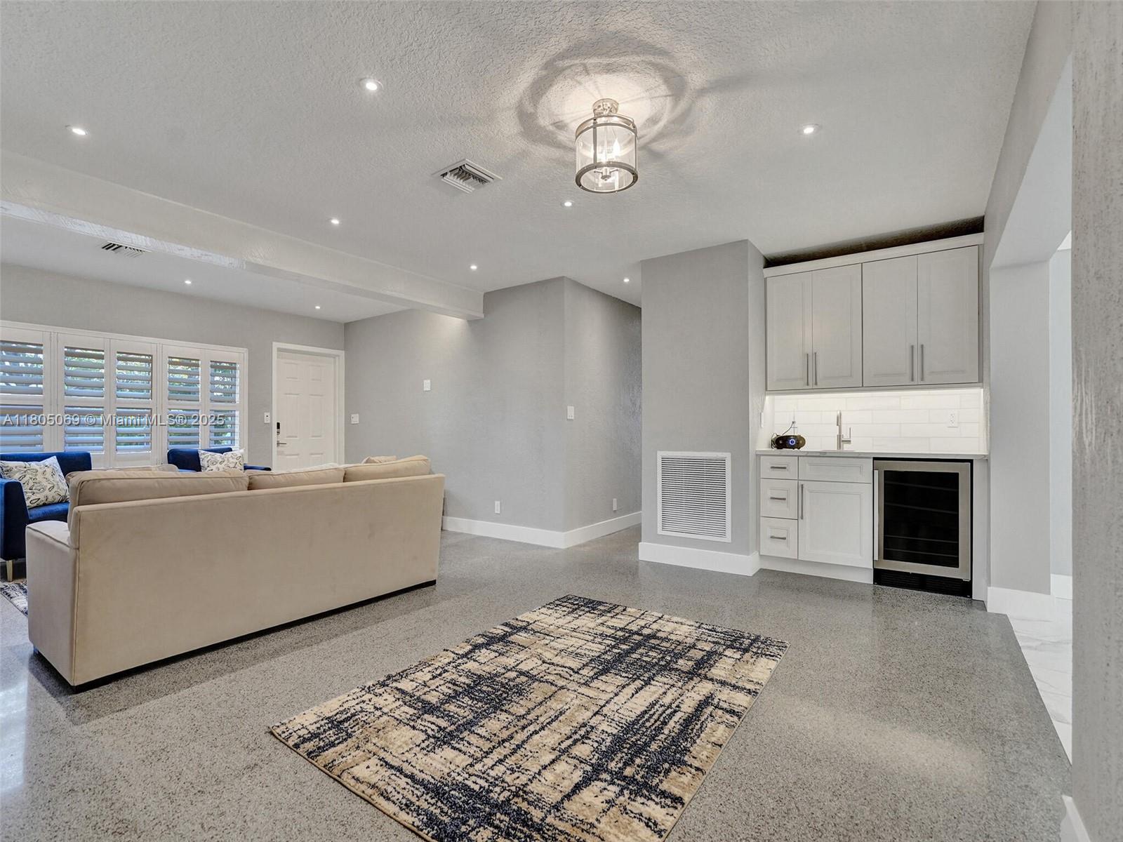 2627 NE 10th Ave, Wilton Manors, Florida image 10