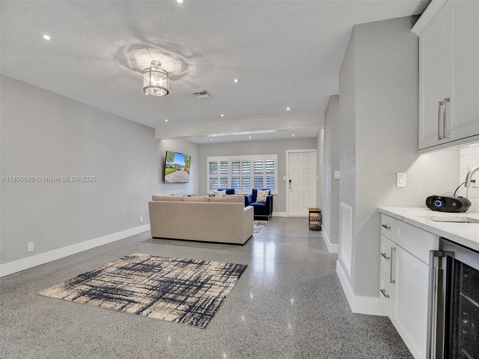 2627 NE 10th Ave, Wilton Manors, Florida image 11