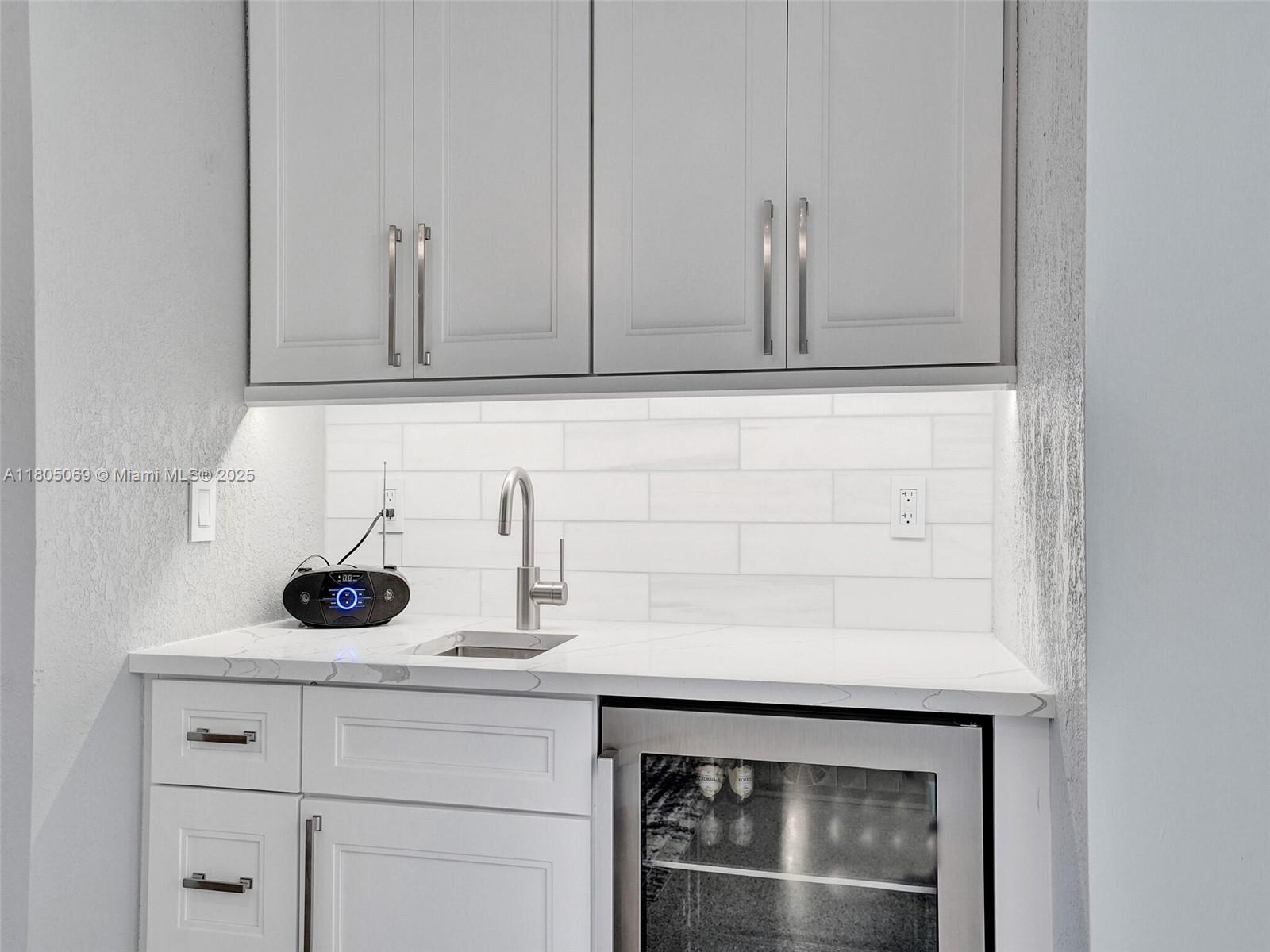 2627 NE 10th Ave, Wilton Manors, Florida image 12