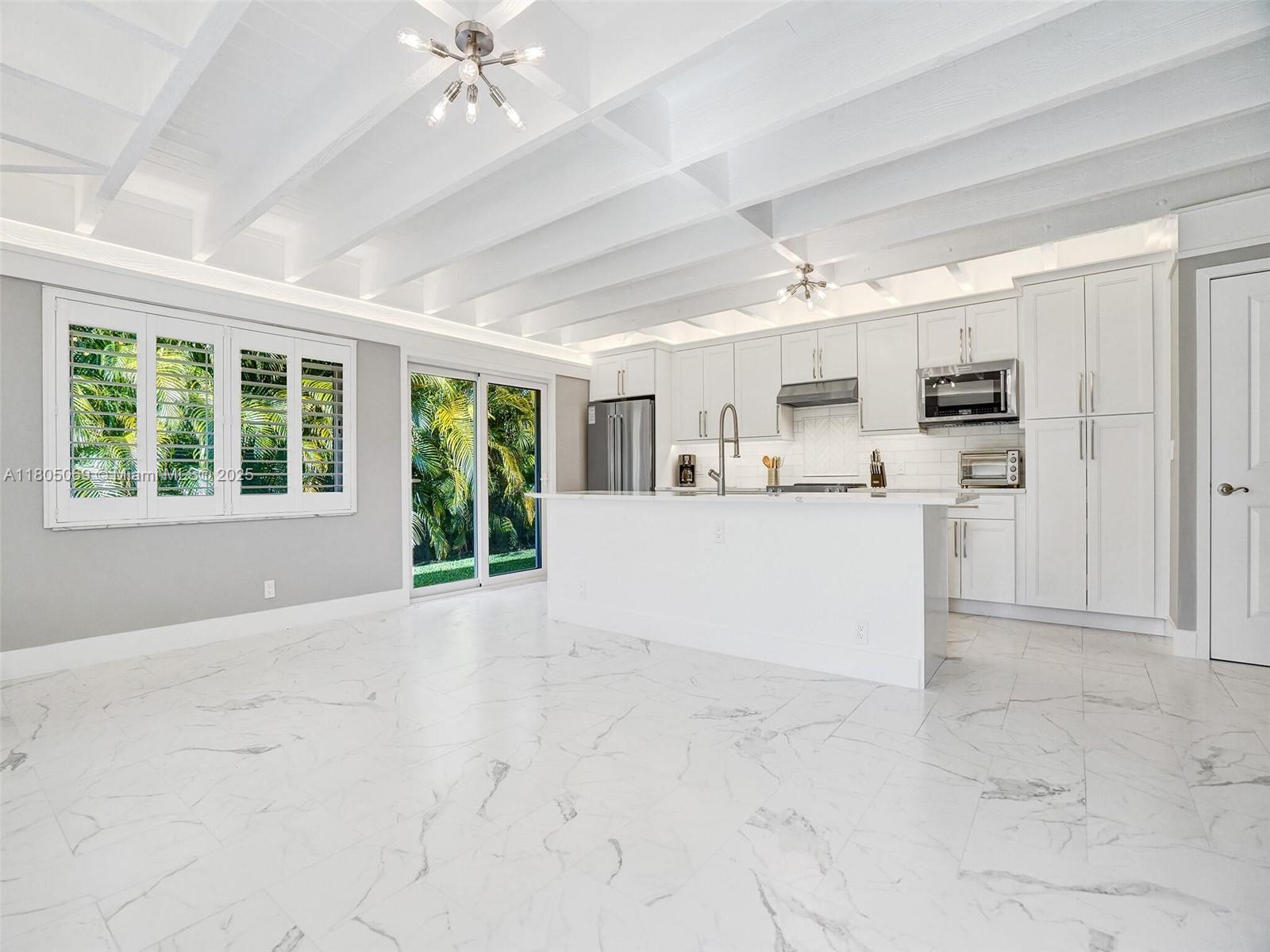 2627 NE 10th Ave, Wilton Manors, Florida image 13