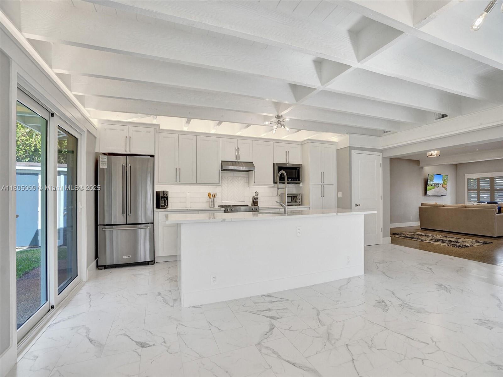 2627 NE 10th Ave, Wilton Manors, Florida image 17