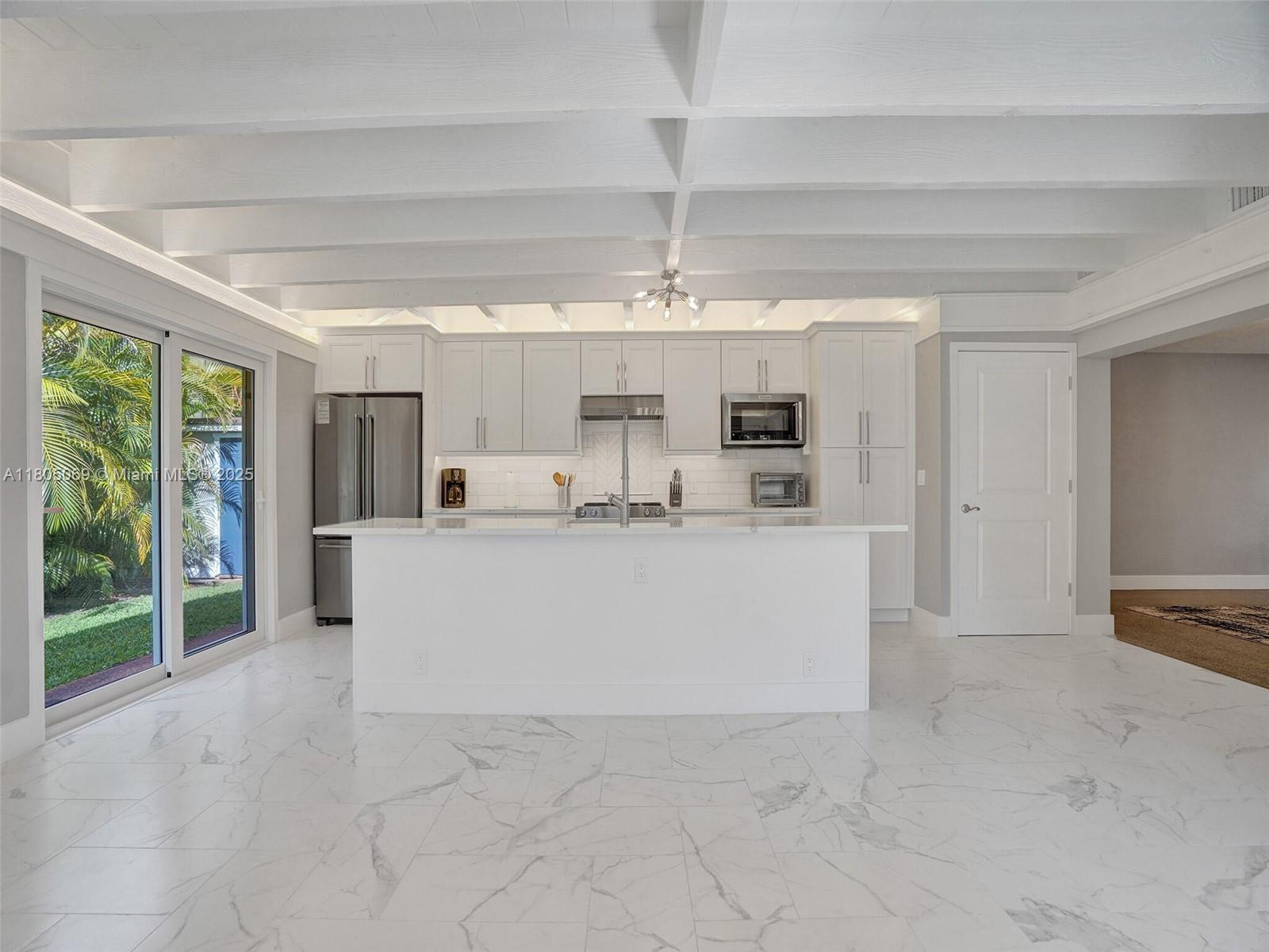 2627 NE 10th Ave, Wilton Manors, Florida image 18