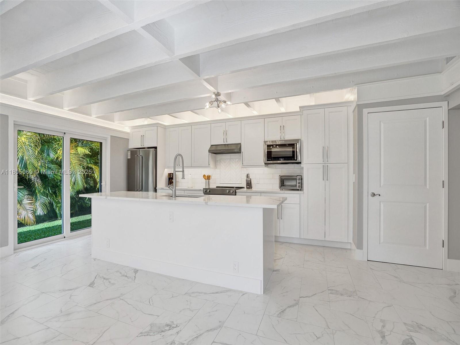 2627 NE 10th Ave, Wilton Manors, Florida image 19