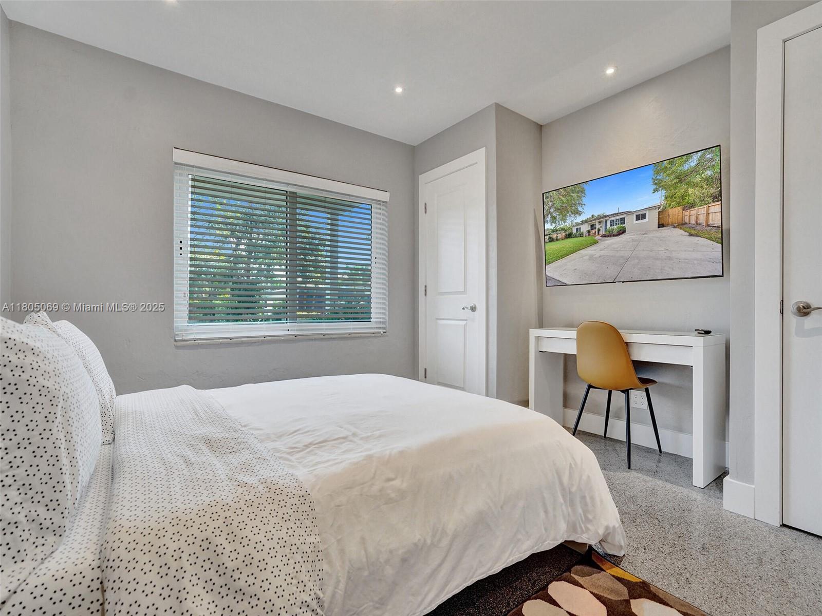 2627 NE 10th Ave, Wilton Manors, Florida image 38
