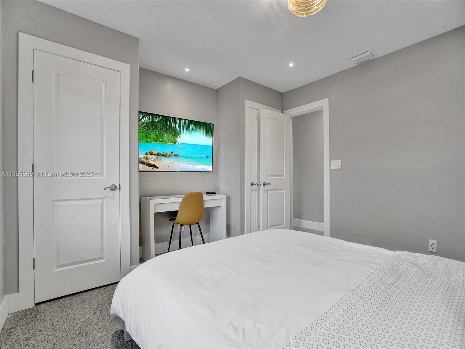 2627 NE 10th Ave, Wilton Manors, Florida image 39