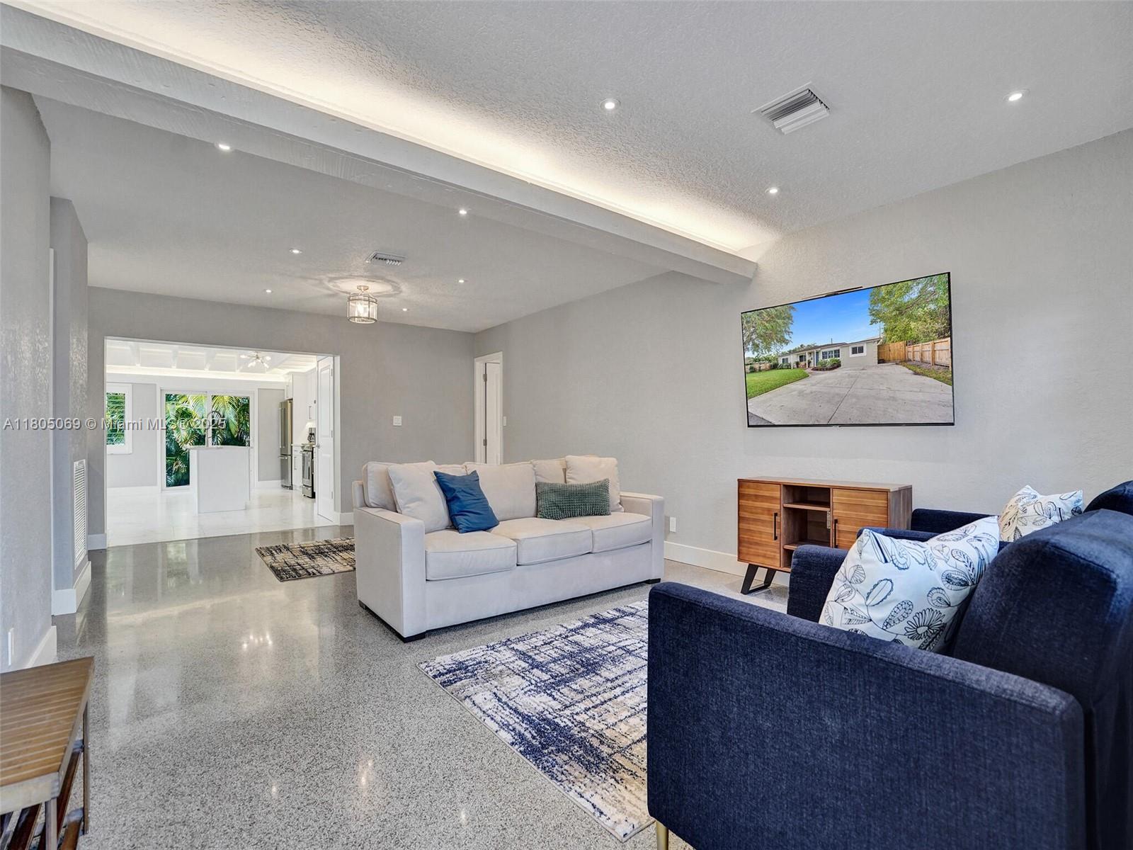 2627 NE 10th Ave, Wilton Manors, Florida image 5