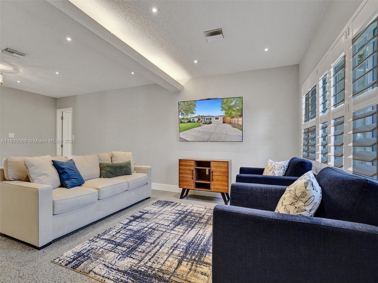 2627 NE 10th Ave, Wilton Manors, Florida image 6