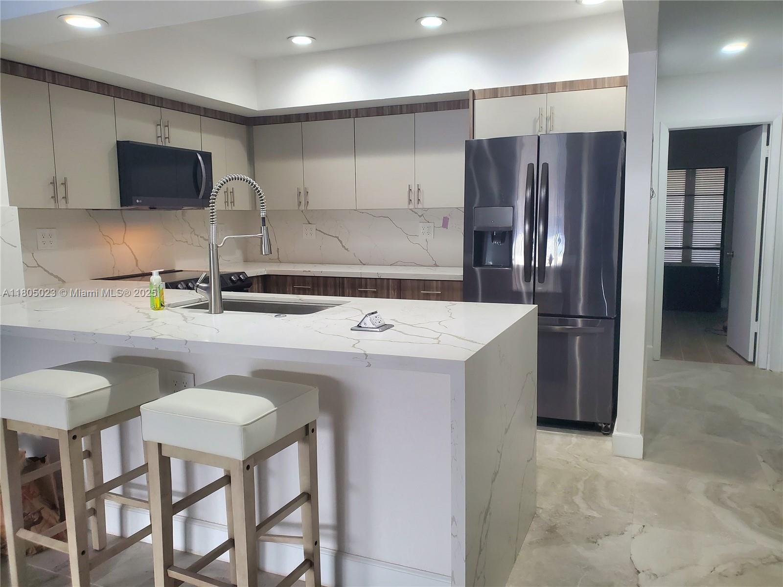 8350 Dundee Ter, Miami Lakes, Florida image 15