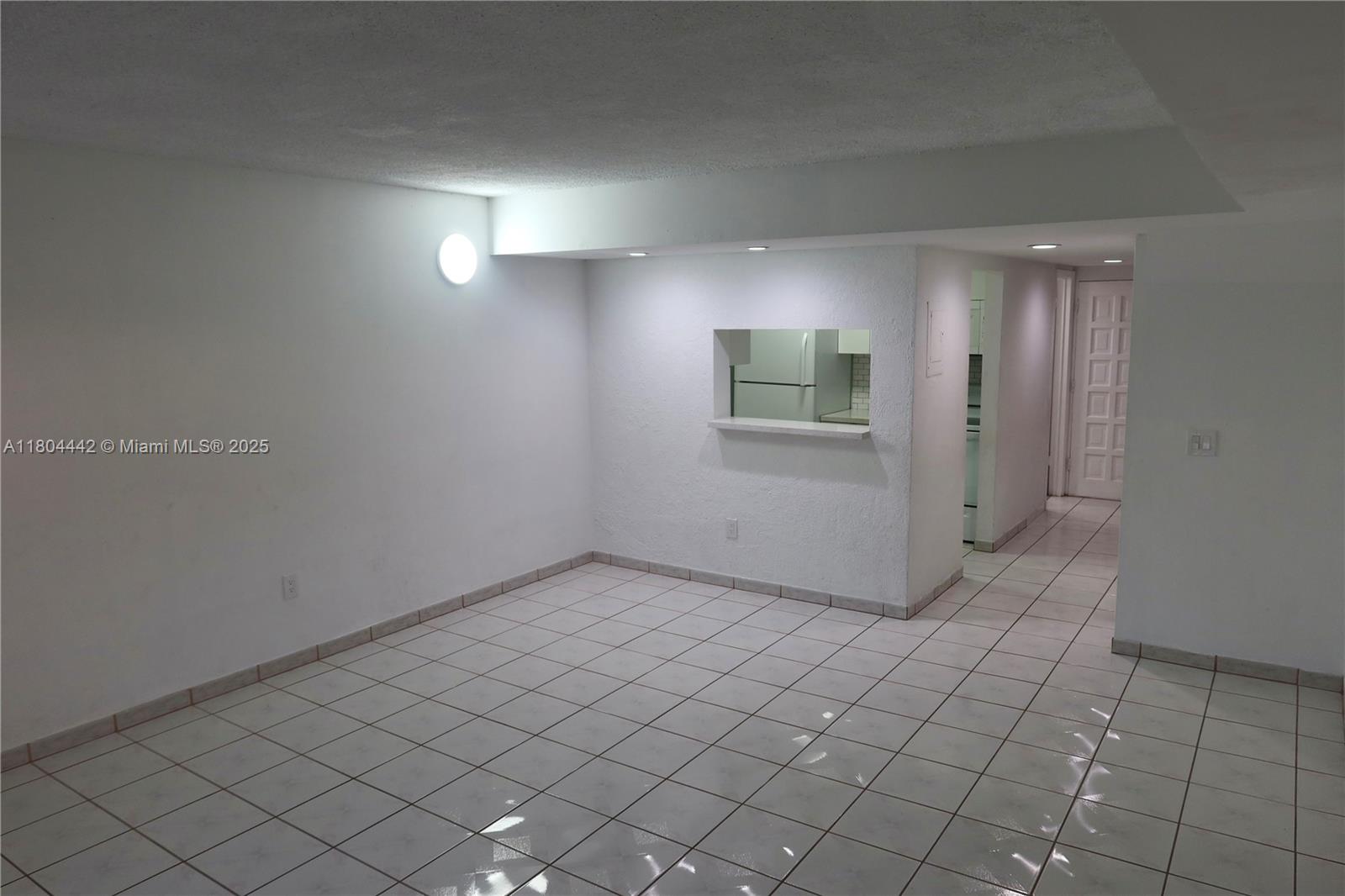 Listing Photo 12