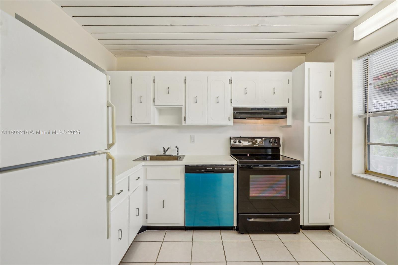 3774 Inverrary Blvd #203P, Lauderhill, Florida image 3