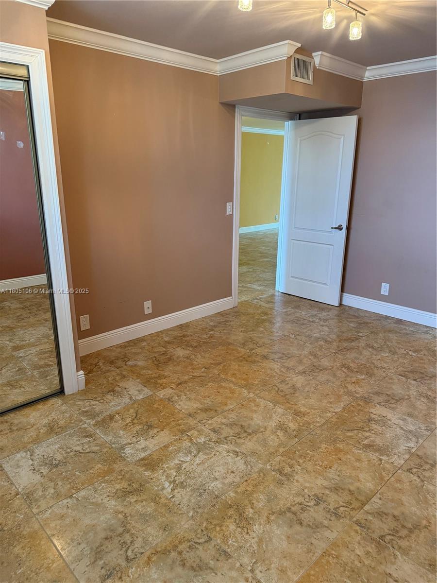 9420 Poinciana Pl #403, Davie, Florida image 4