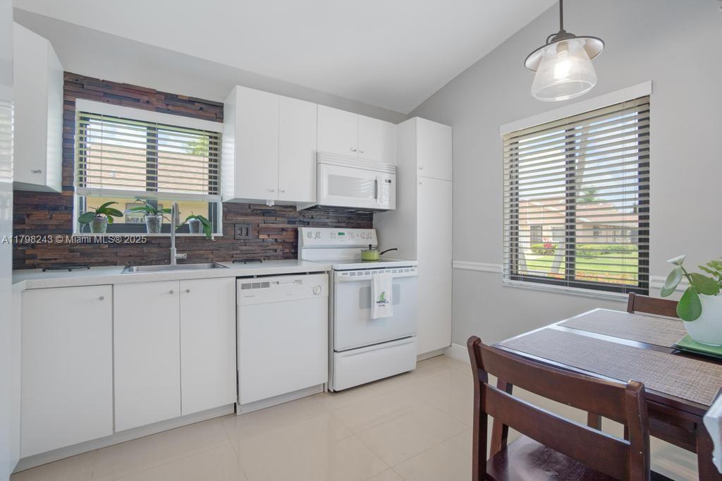8080 Sweetbriar Way, Boca Raton, Florida image 2