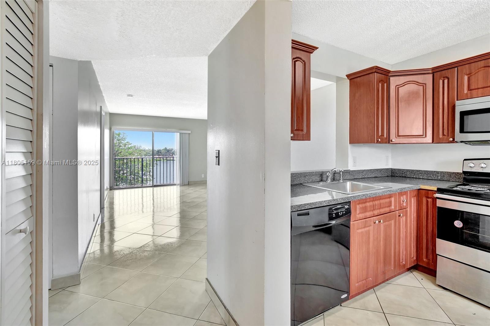 8720 N Sherman Cir #401, Miramar, Florida image 4