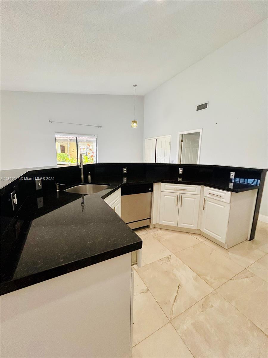 3480 Torremolinos Ave #A-33, Doral, Florida image 3