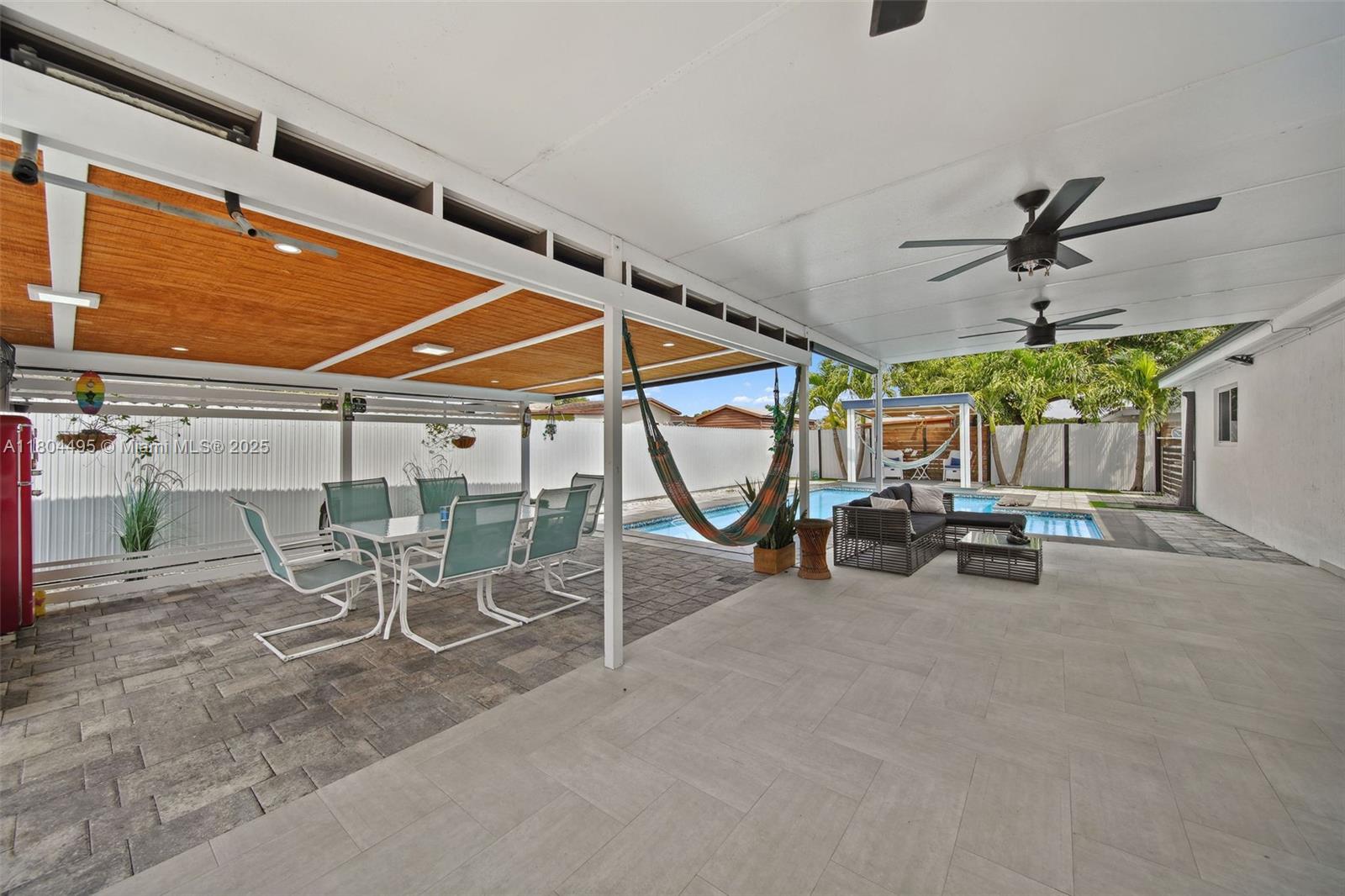 17930 NW 85th Ave, Hialeah, Florida image 44