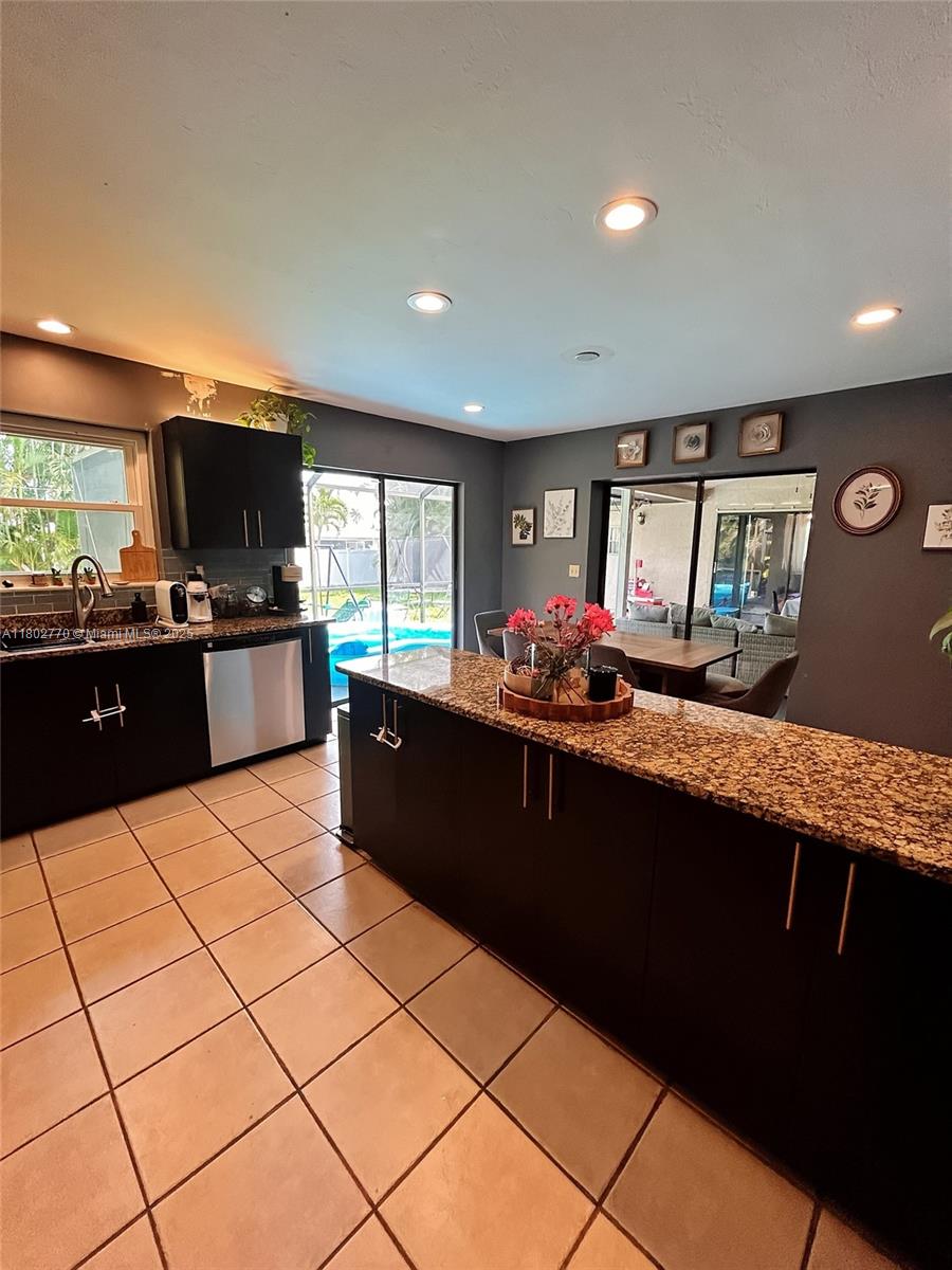 1705 SE 21st Ter, Cape Coral, Florida image 11