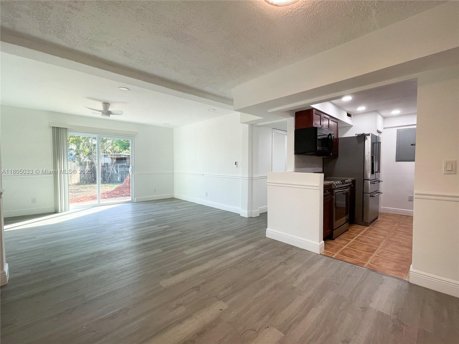7915 NW 73rd Ave, Tamarac, Florida image 5