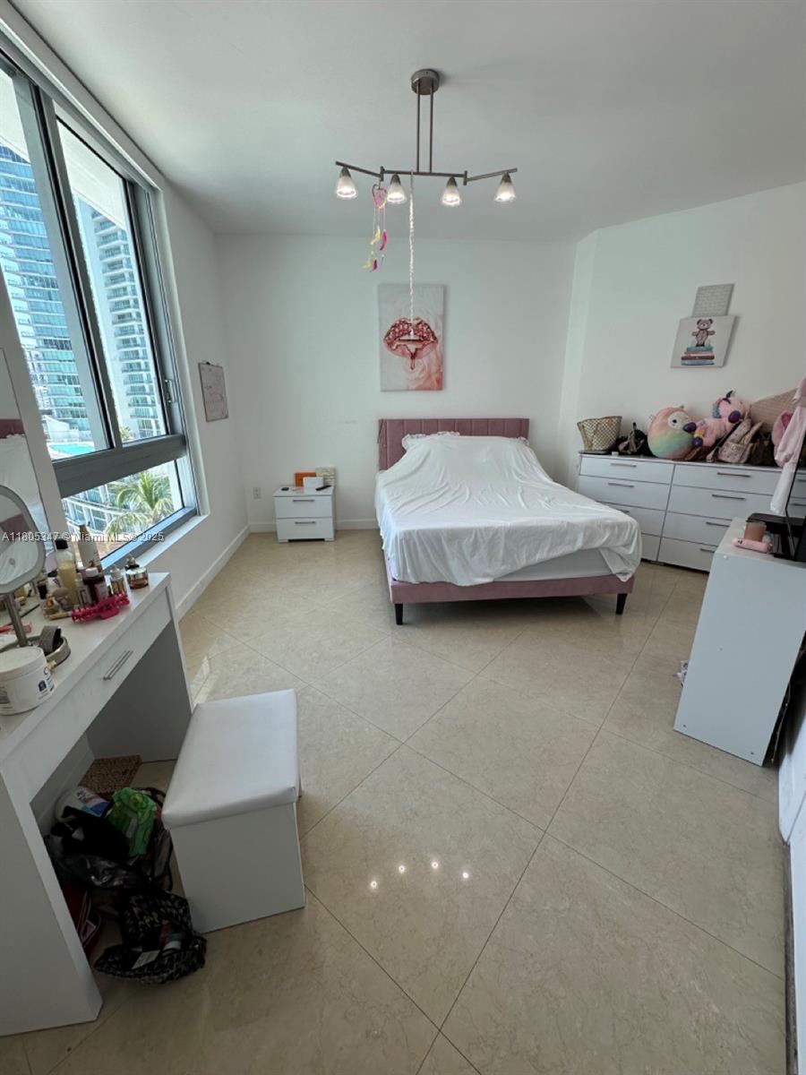 350 S Miami Ave #1412, Miami FL 33130