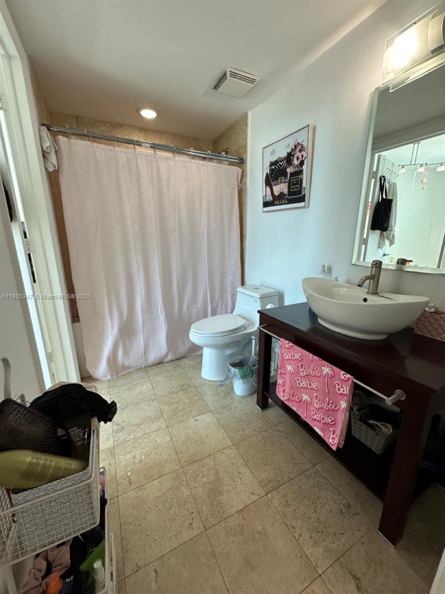350 S Miami Ave #1412, Miami FL 33130