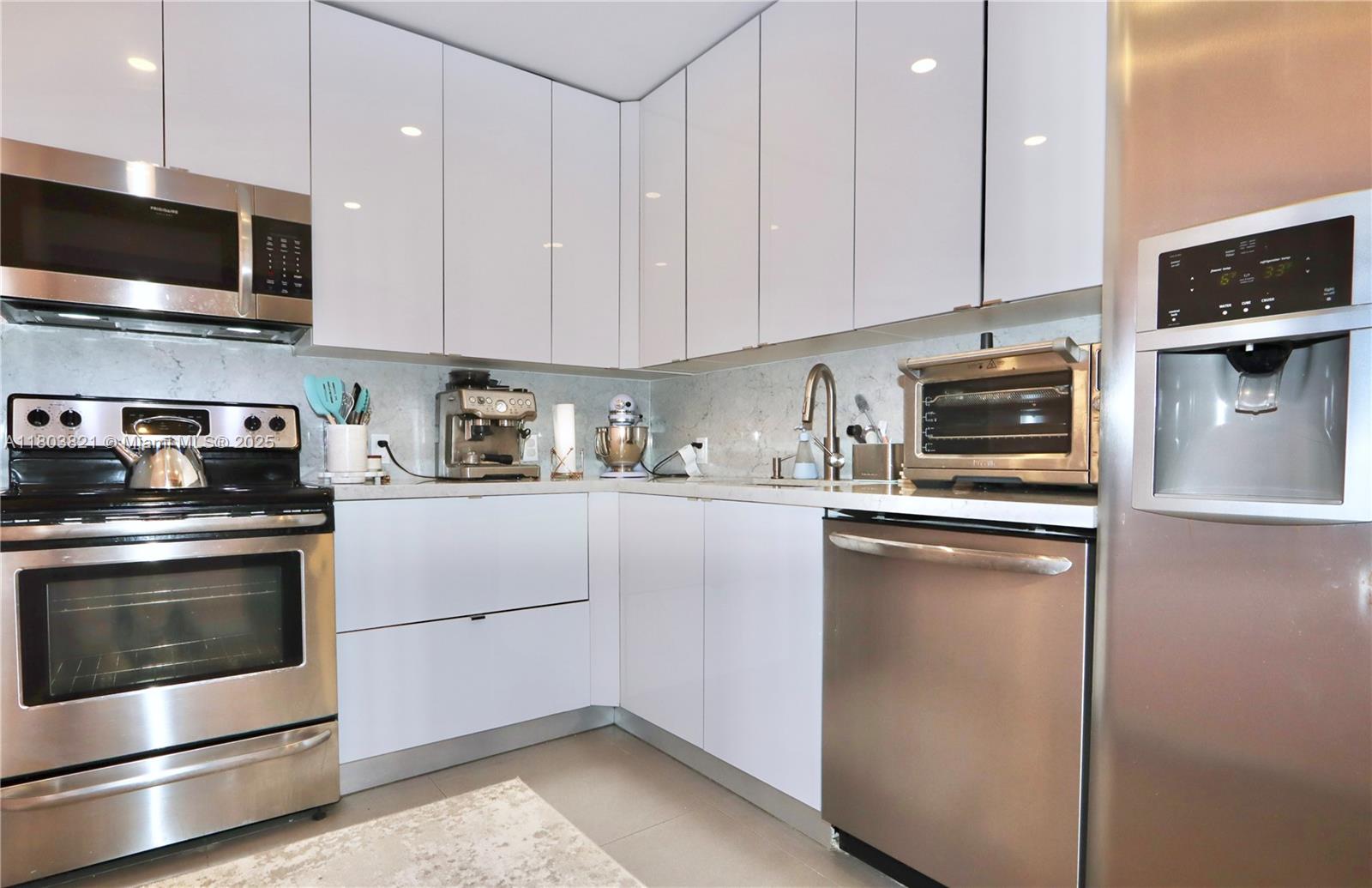 20379 W Country Club Dr #836, Aventura, Florida image 5