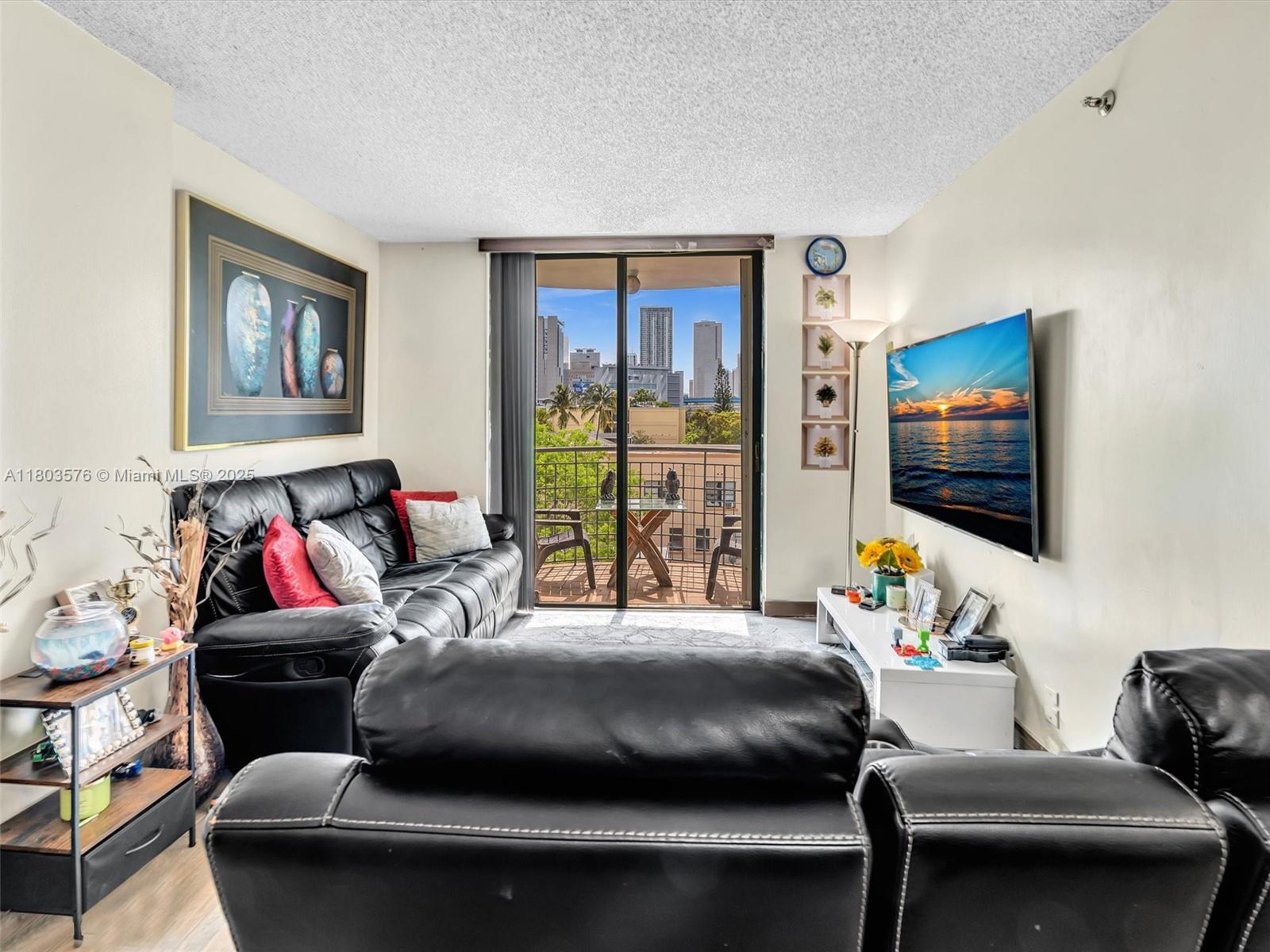 546 SW 1st St #505, Miami, Florida image 4