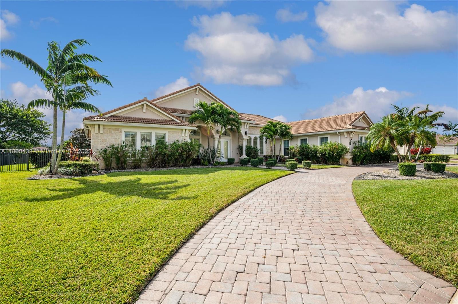 5630 N Sterling Ranch Dr, Davie, Florida image 1