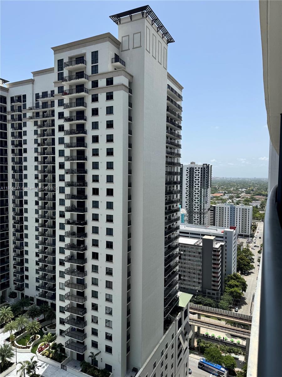 55 SW 9th St #2404, Miami FL 33130