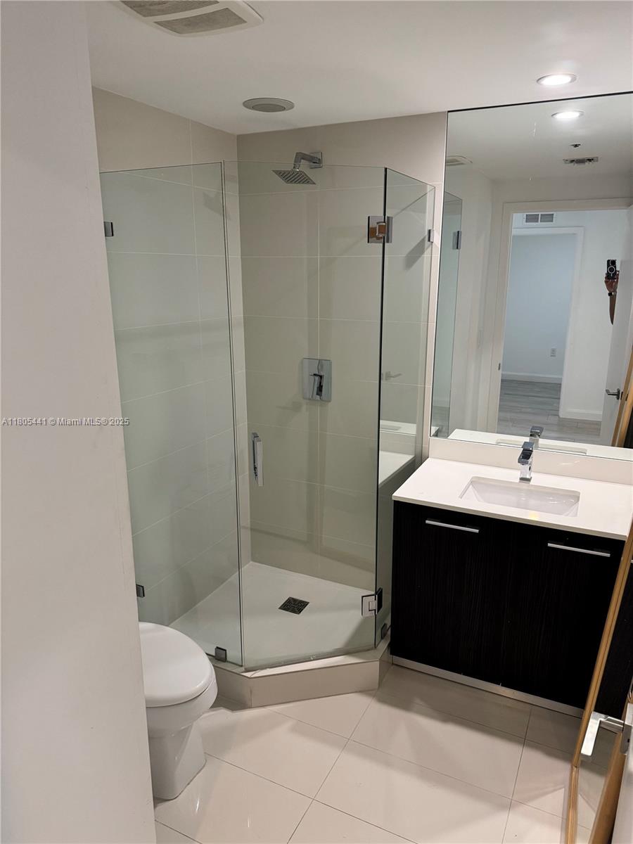 55 SW 9th St #2404, Miami FL 33130