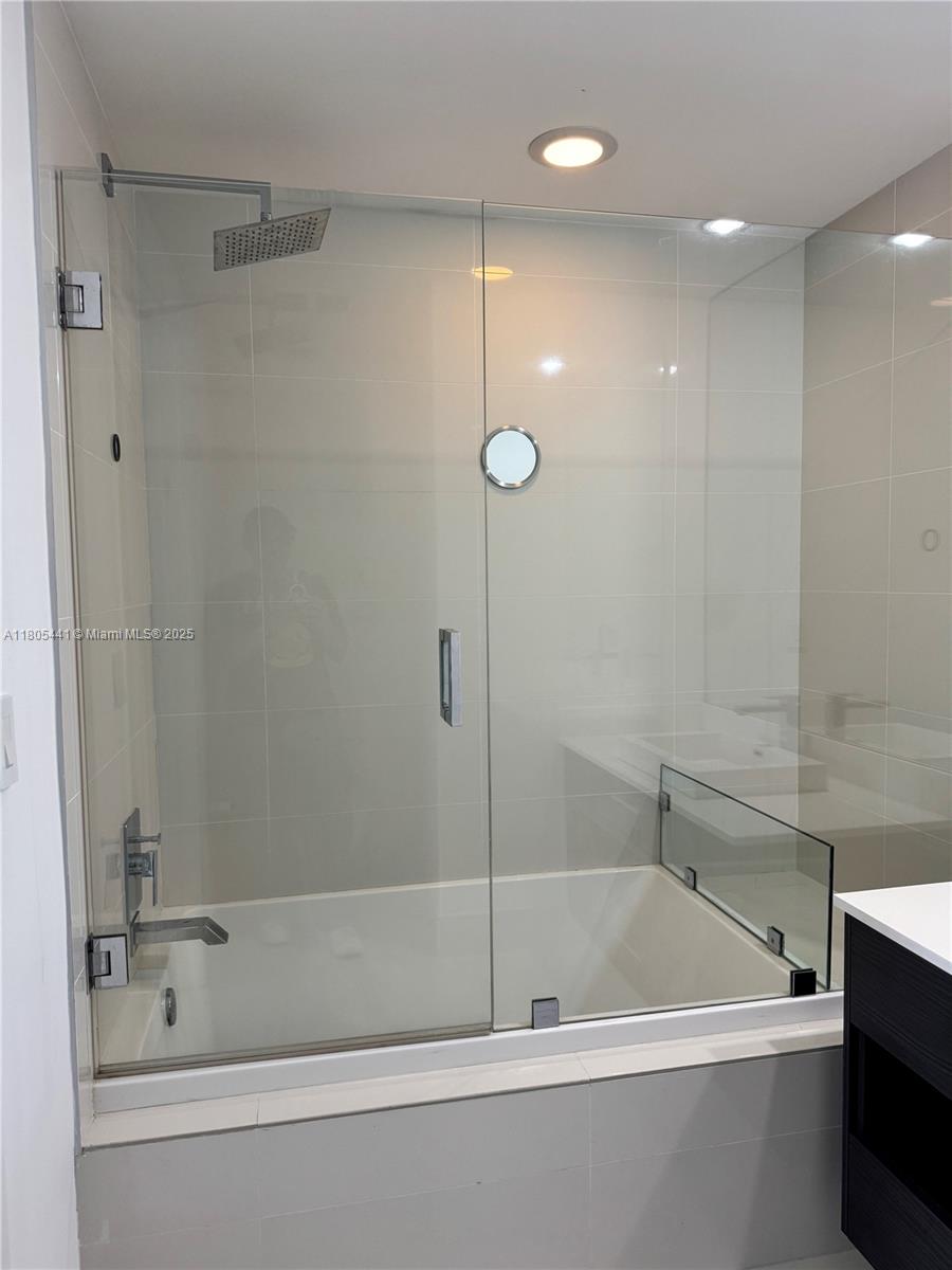 55 SW 9th St #2404, Miami FL 33130