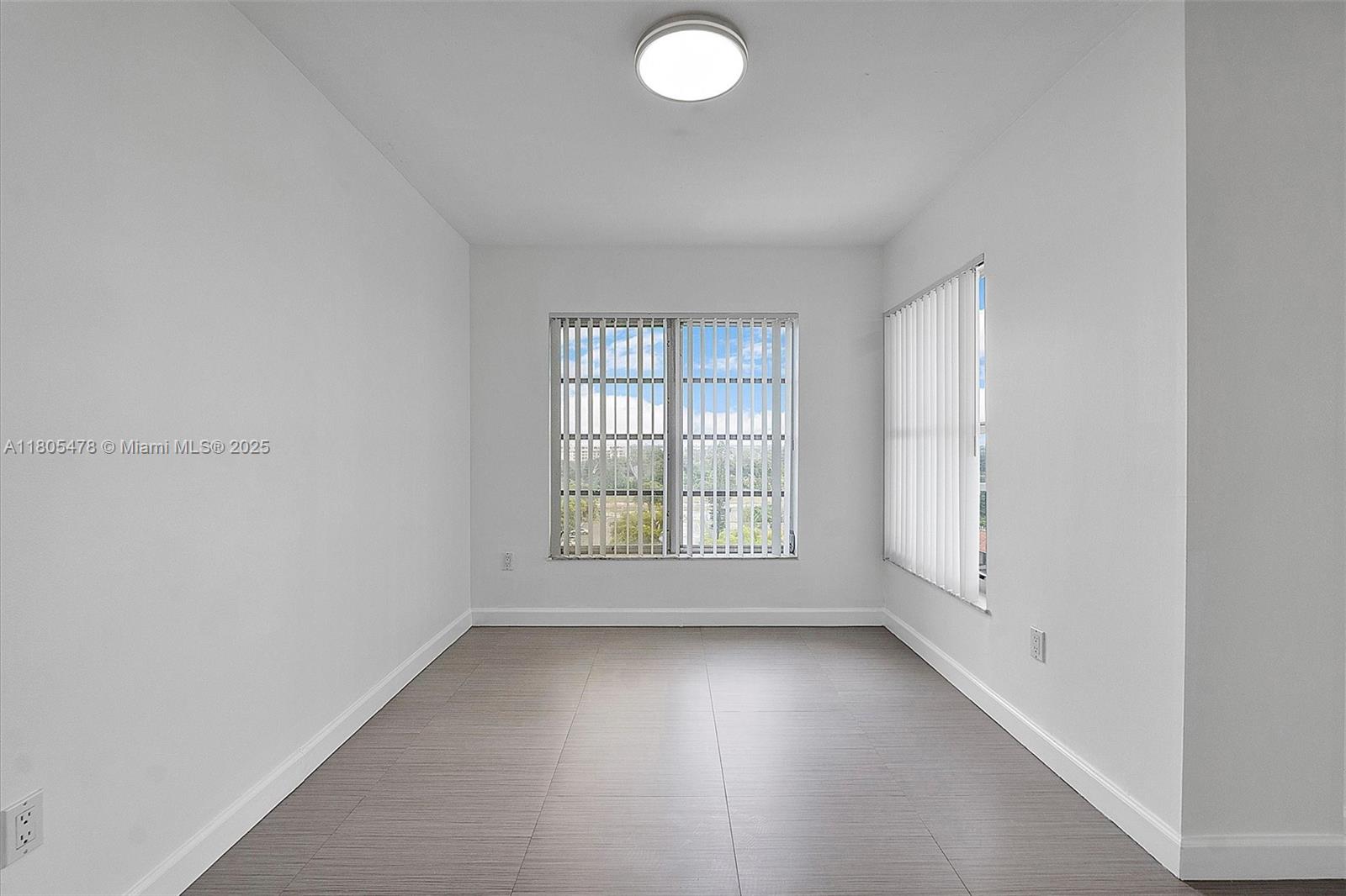 Residential, Lauderhill, Florida image 23