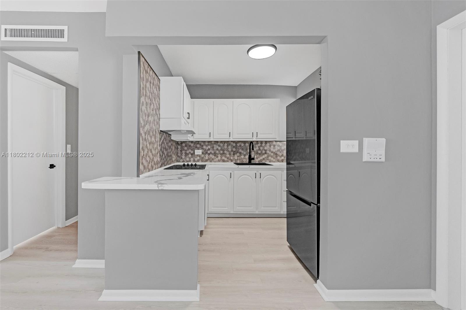 1150 Euclid Ave #305, Miami Beach, Florida image 4