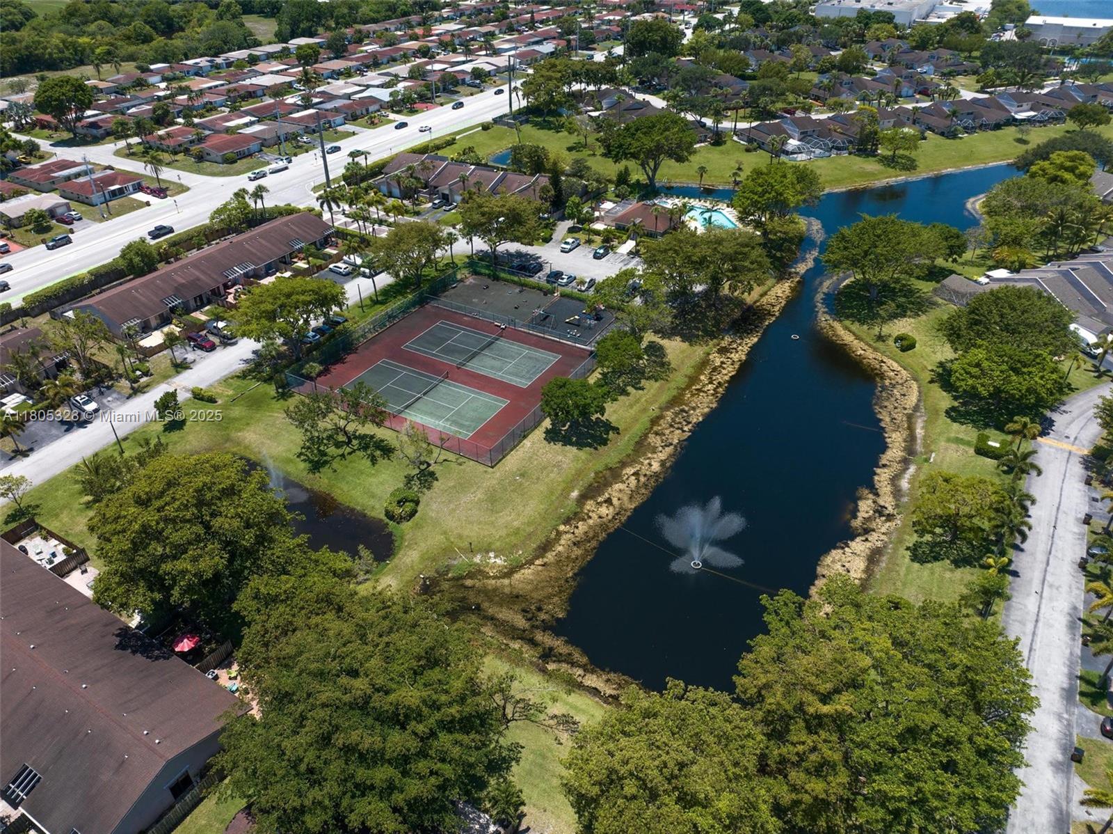 1054 NW 53rd St, Deerfield Beach, Florida image 18