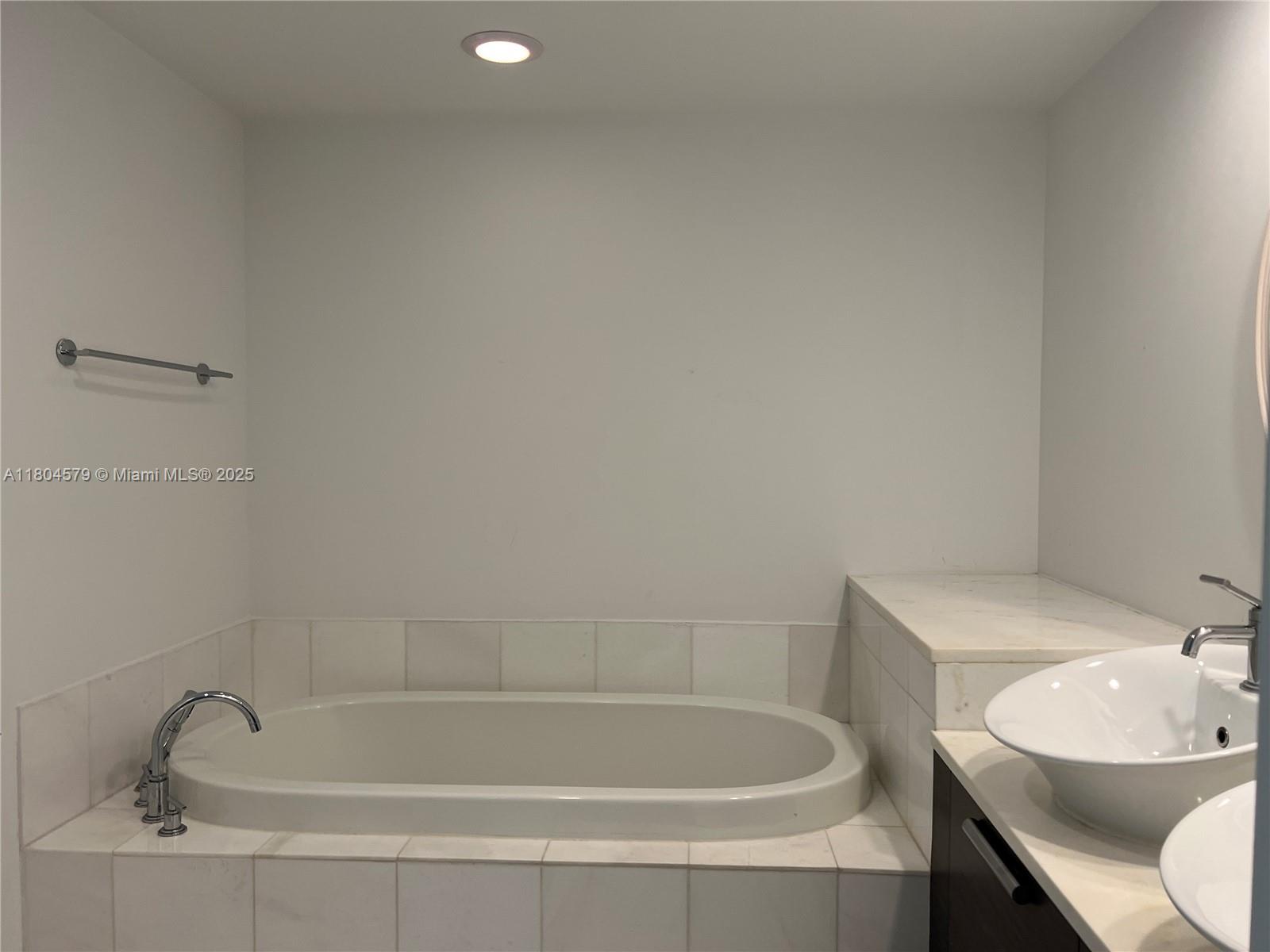 2950 NE 188th St #444, Aventura, Florida image 13