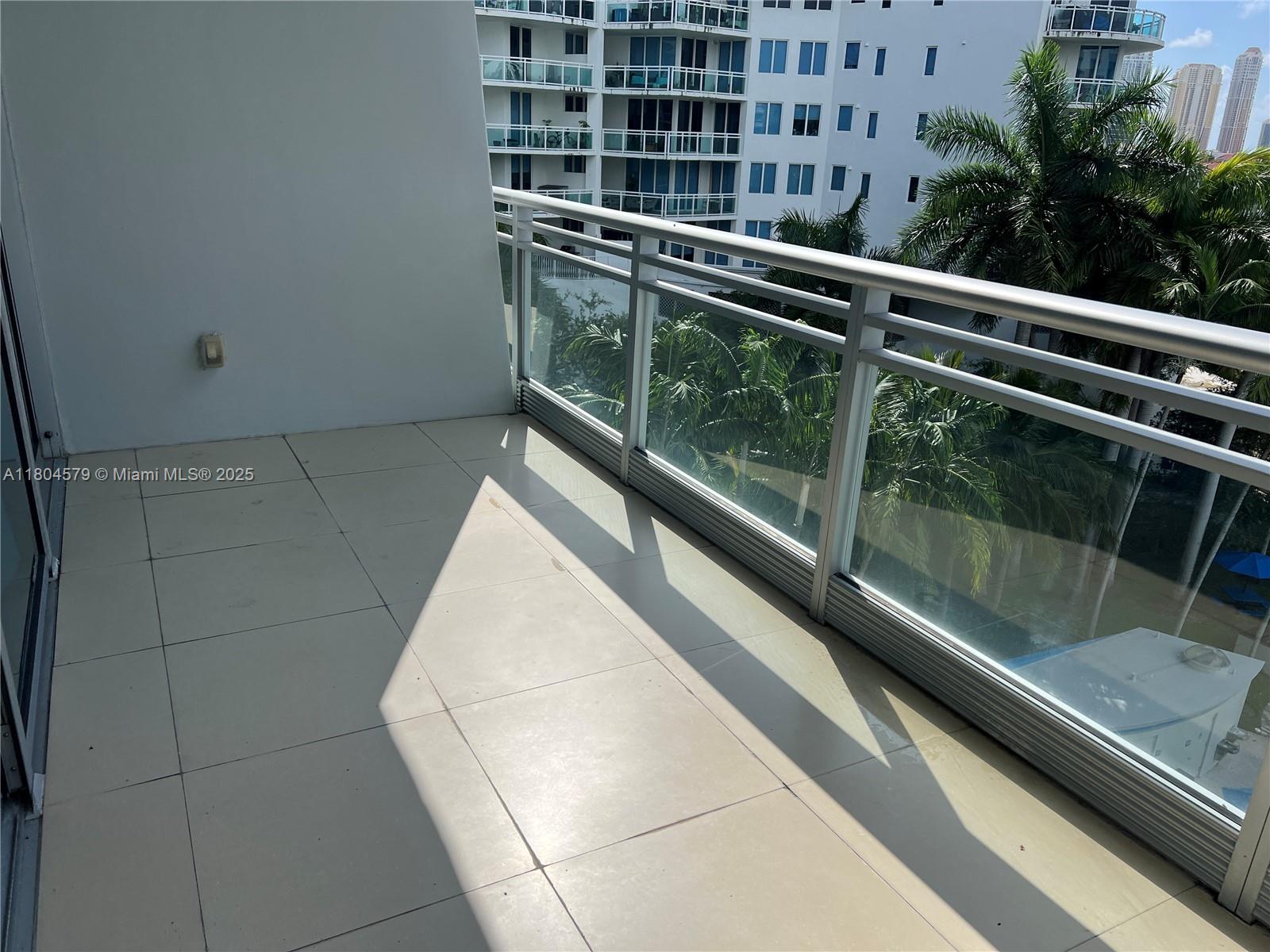 2950 NE 188th St #444, Aventura, Florida image 19