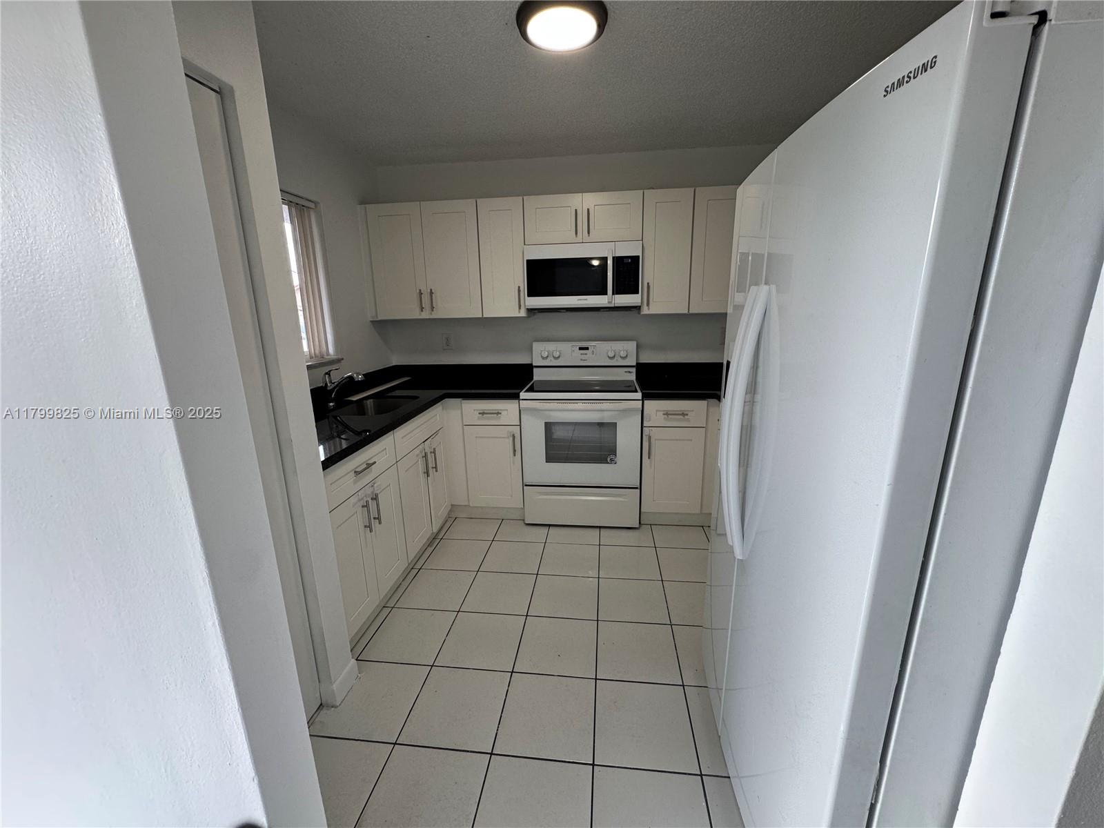 2710 W 76th St #103, Hialeah, Florida image 3