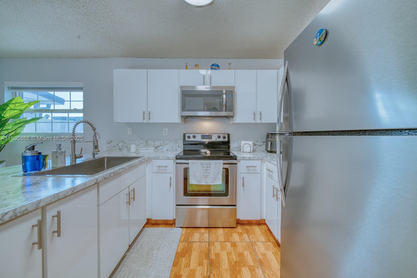 6755 NW 199th St, Hialeah, Florida image 13