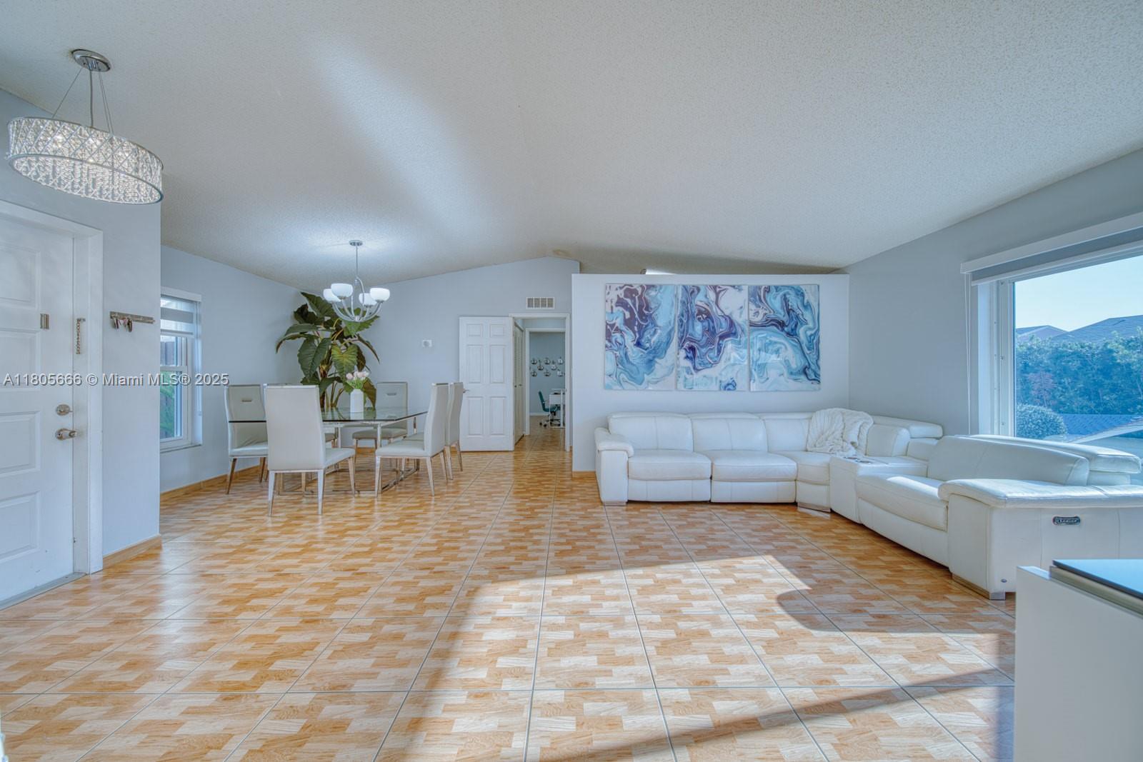 6755 NW 199th St, Hialeah, Florida image 7