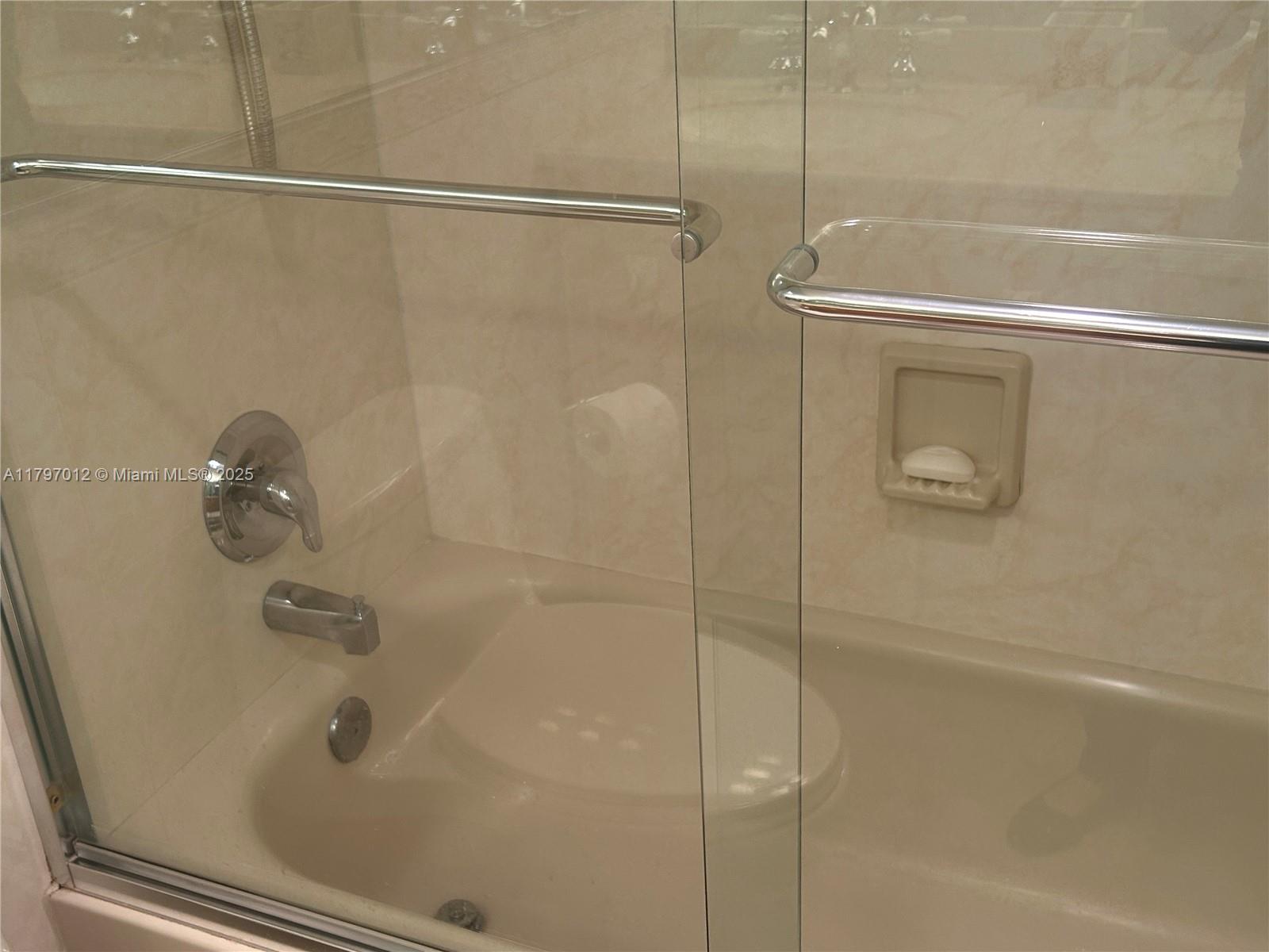 400 Diplomat Pkwy #611, Hallandale Beach, Florida image 21