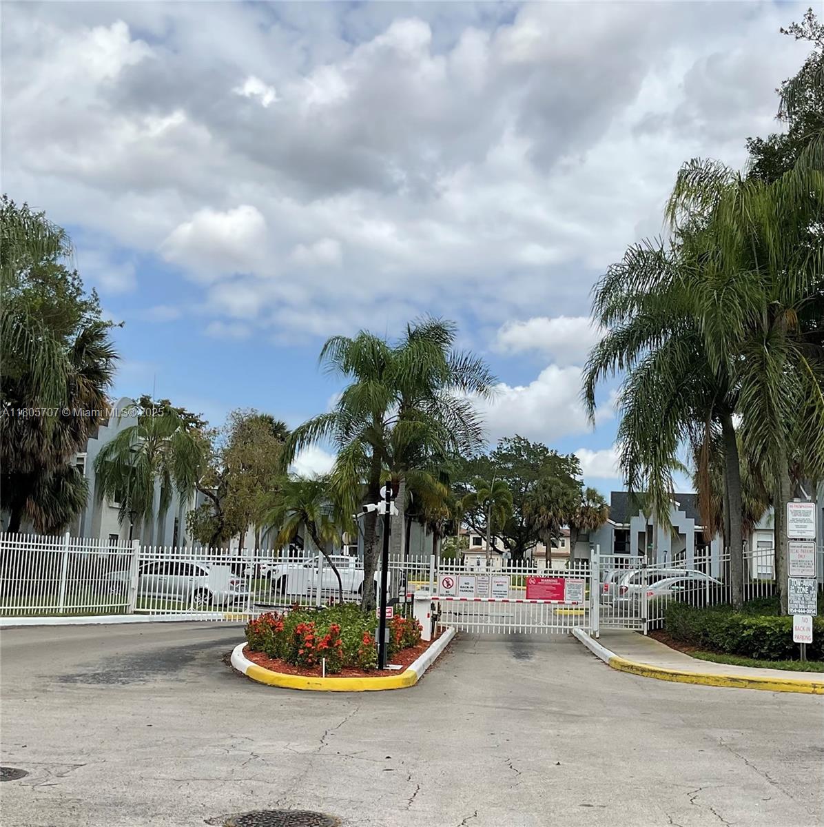 Residential, Pembroke Pines, Florida image 2
